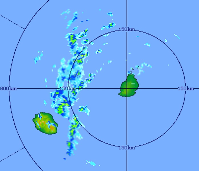 13h11: image du radar de Trou Aux Cerfs. Ligne orageuse au nord-est de la Réunion. Risque orageux sur l'île également cet après midi. Crédit image MMS. 13h11: image du radar de Trou Aux Cerfs. Ligne orageuse au nord-est de la Réunion. Risque orageux sur l'île également cet après midi. Crédit image MMS.