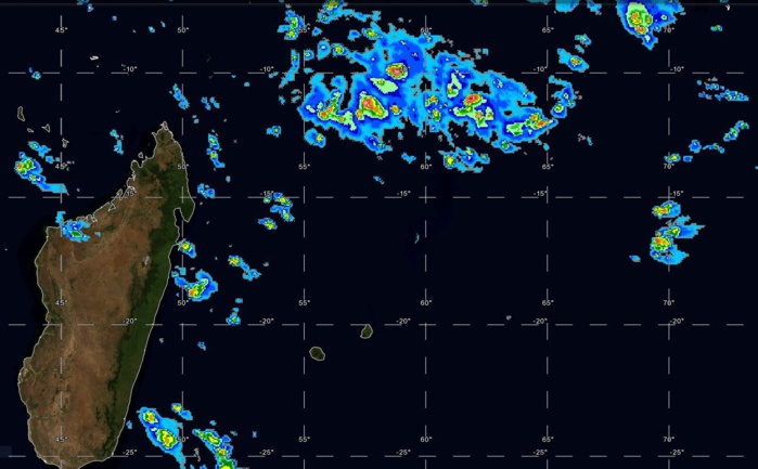 07h30: la zone de convergence intertropicale(ZCIT) est à nouveau active et touche la région des îles Agaléga avec de bonnes averses orageuses ces dernières 24heures.