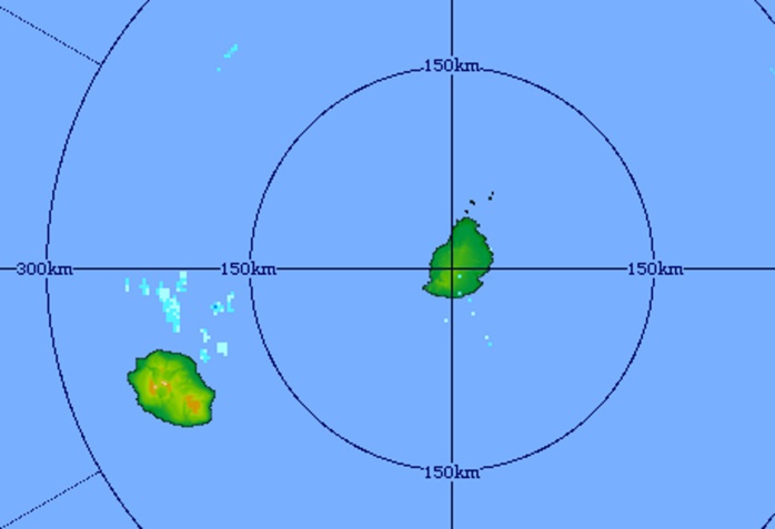 Image du radar de Trou Aux Cerfs à 07h31 centrée sur les Iles Soeurs. Quelques pluies faibles sont repérées au large des côtes nord-est de la Réunion. Image du radar de Trou Aux Cerfs à 07h31 centrée sur les Iles Soeurs. Quelques pluies faibles sont repérées au large des côtes nord-est de la Réunion.