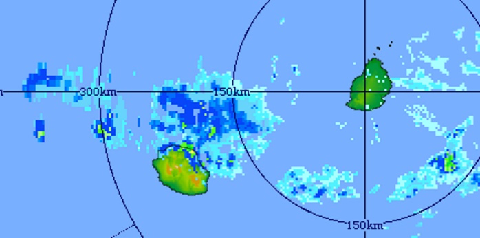 9h11: image radar de Trou Aux Cerfs. Des cellules pluvio-orageuses actives touchent le nord et le nord-est de la Réunion. Crédit image: MMS