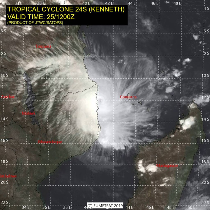 15UTC: TC KENNETH(24S), category 4 US making landfall 30km north of Quisanga/Mozambique