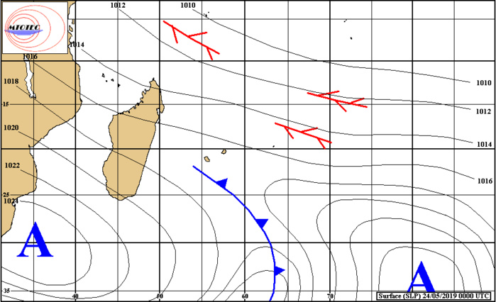 Situation en surface analysée à 4heures ce matin. Un anticyclone s'approche de notre région par le sud-ouest. MTOTEC