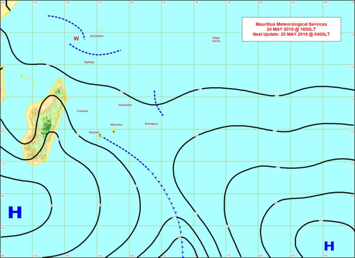 Les résidus du système frontal se trouvent au sud-est de la REUNION. L'anticyclone est au sud de MADA. Carte établie par MMS à 16h.