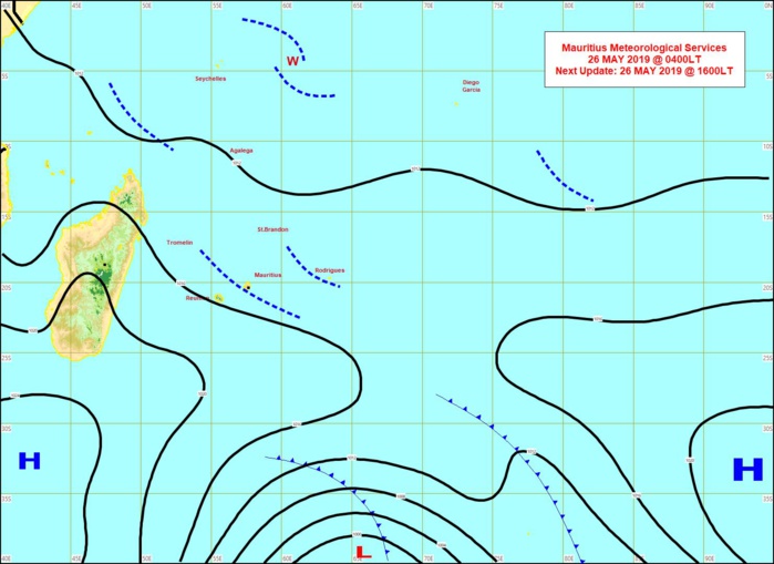 Analyse de la situation en surface, carte établie à 4heures ce matin. Depuis ces dernières 48heures l'anticyclone situé au sud de MADA a peu évolué. MMS. Analyse de la situation en surface, carte établie à 4heures ce matin. Depuis ces dernières 48heures l'anticyclone situé au sud de MADA a peu évolué. MMS.