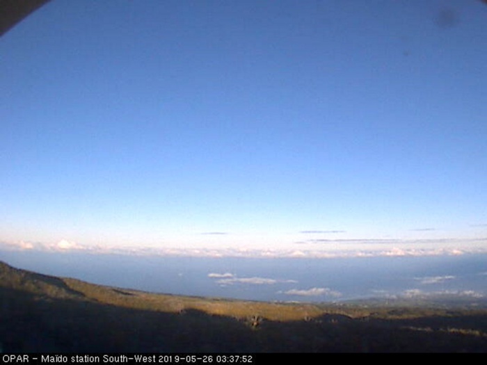 7h37: webcam au Maïdo ce matin. OPAR/Météo Réunion