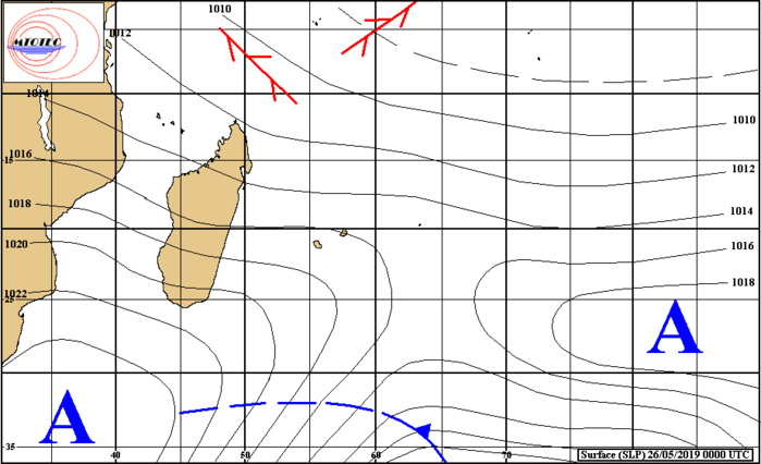 Analyse de la situation en surface à 4heures ce matin. L'anticyclone situé au sud de MADA évolue assez peu. MTOTEC