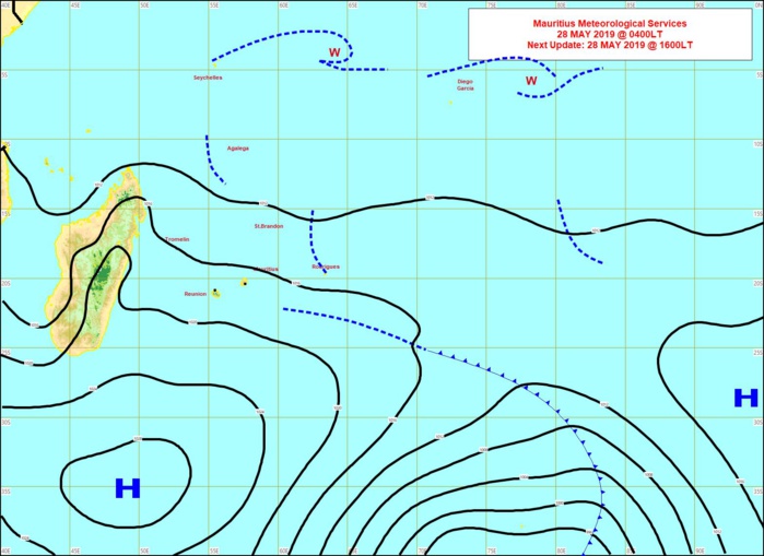 Analyse de la situation en surface à 4heures ce matin. L'anticyclone est pratiquement au sud des Iles Soeurs. MMS