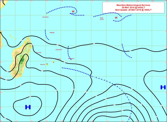 Analyse de la situation en surface à 4heures ce matin. L'anticyclone est pratiquement au sud des Iles Soeurs. MMS