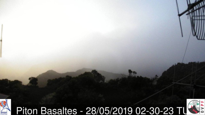 Ciel plutôt mitigé au volcan à 6h30 ce matin. Météo Réunion.