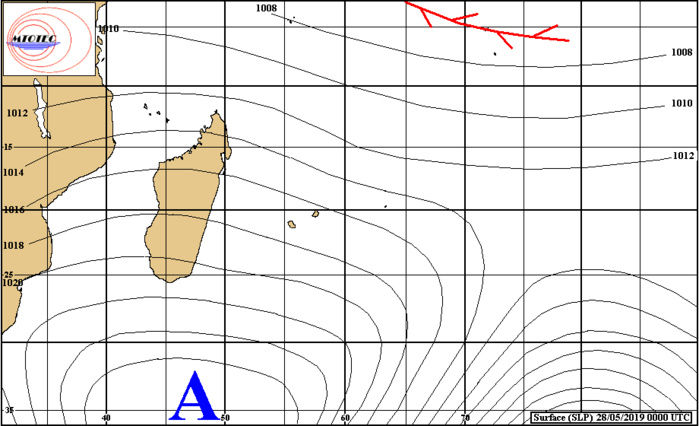 Analyse de la situation en surface à 4heures ce matin. L'anticyclone assez fort se positionne pratiquement au sud des Mascareignes ou l'alizée se renforce. MTOTEC