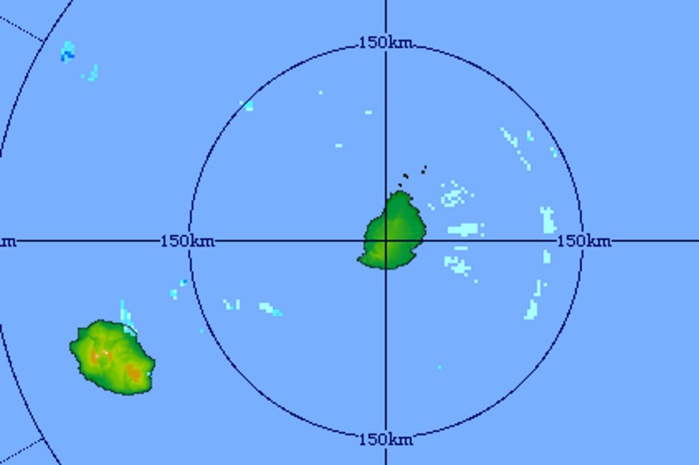 5h21: image du radar de Trou Aux Cerfs: quelques averses détectées à l'est de MAURICE poussées par les vents mais d'une manière générale la masse d'air est moins humide. Crédit image: MMS