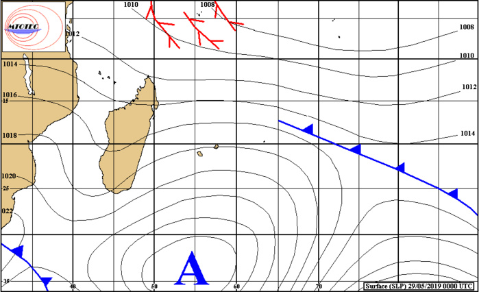 Carte d'analyse de la situation en surface à 4heures ce matin. L'anticyclone assez fort se positionne au sud des Mascareignes et provoque un temps venteux sur nos îles. MTOTEC Carte d'analyse de la situation en surface à 4heures ce matin. L'anticyclone assez fort se positionne au sud des Mascareignes et provoque un temps venteux sur nos îles. MTOTEC