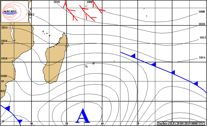 Carte d'analyse de la situation en surface à 4heures ce matin. L'anticyclone assez fort se positionne au sud des Mascareignes et provoque un temps venteux sur nos îles. MTOTEC