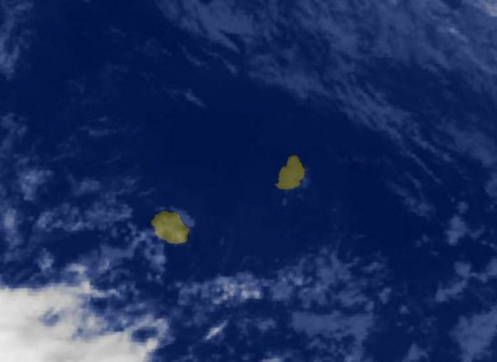 5h15: peu de nuages dans le voisinage immédiat de MAURICE. L'instabilité pourrait augmenter par le nord-est en fin de journée.