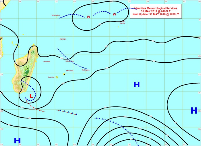 Analyse ce matin à 4heures de la situation de surface. Les vents ont faibli sur les Mascareignes. Une zone de basses pressions évolue au sud-est de MADA. Une ligne d'instabilité se trouve au nord-est de MAURICE. Entre les deux beau temps. MMS