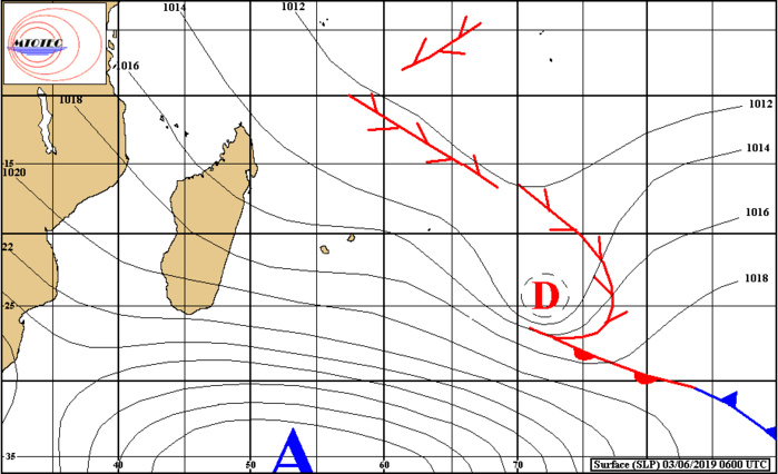 Analyse de la situation de surface à 4heures ce matin. L'anticylone fait circuler des alizés rapides sur la Réunion. MTOTEC Analyse de la situation de surface à 4heures ce matin. L'anticylone fait circuler des alizés rapides sur la Réunion. MTOTEC