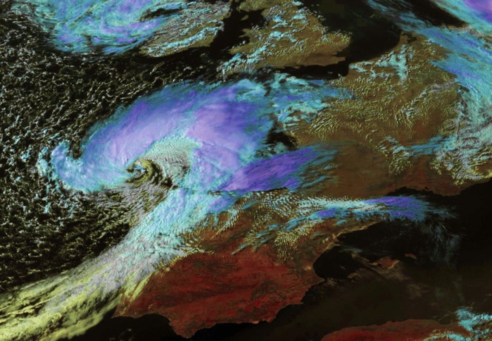 18h/Bretagne: la tempête "MIGUEL" actuellement au nord nord-ouest du Portugal remonte vers la Bretagne. AB. Enhanced par PH.
