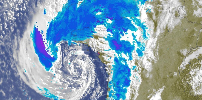 Photo satellite Météosat ce matin à 7heures/France. Le centre de la tempête remontait vers le sud de la Bretagne.