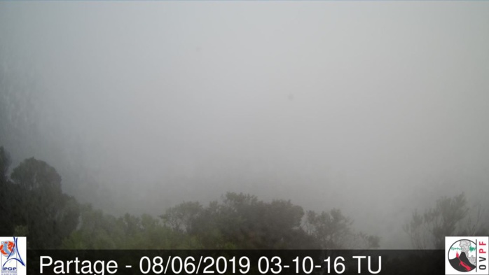 Temps pluvieux ce matin au volcan. METEO REUNION