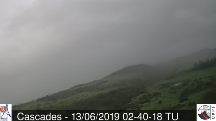 6h40: ciel humide sur les pentes du volcan. METEO REUNION