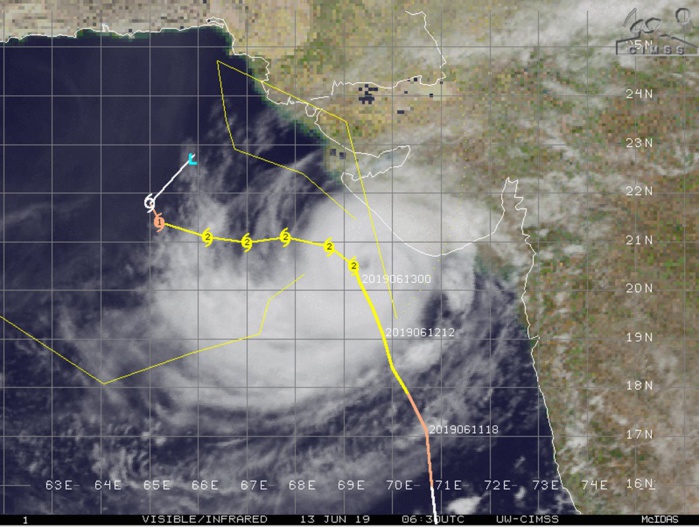 Le cyclone est actuellement classé en catégorie 2 sur 5 sur l'échelle US. La trajectoire prévue le maintient à un peu plus de 100km des côtes du Gujarat. Le stade de cyclone intense(catégorie 3) ne peut pas être exclu d'autant que certains modèles montrent un bon potentiel d'intensification.