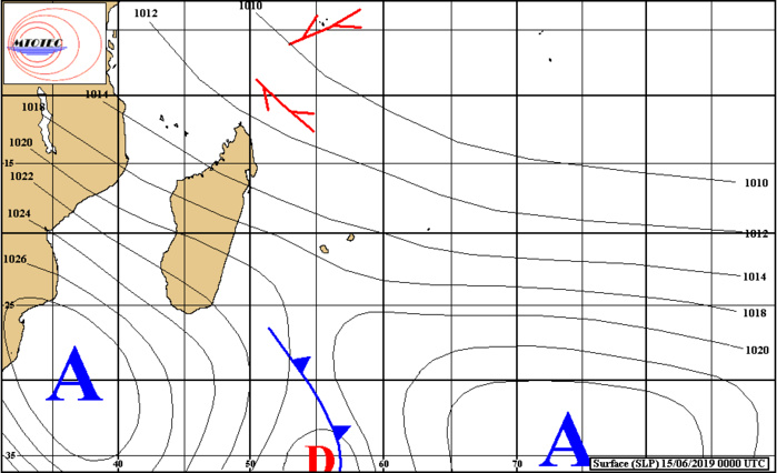 Analyse de la situation de surface ce matin. Un nouvel anticyclone(1028hpa) est situé au large des côtes africaines. MTOTEC Analyse de la situation de surface ce matin. Un nouvel anticyclone(1028hpa) est situé au large des côtes africaines. MTOTEC