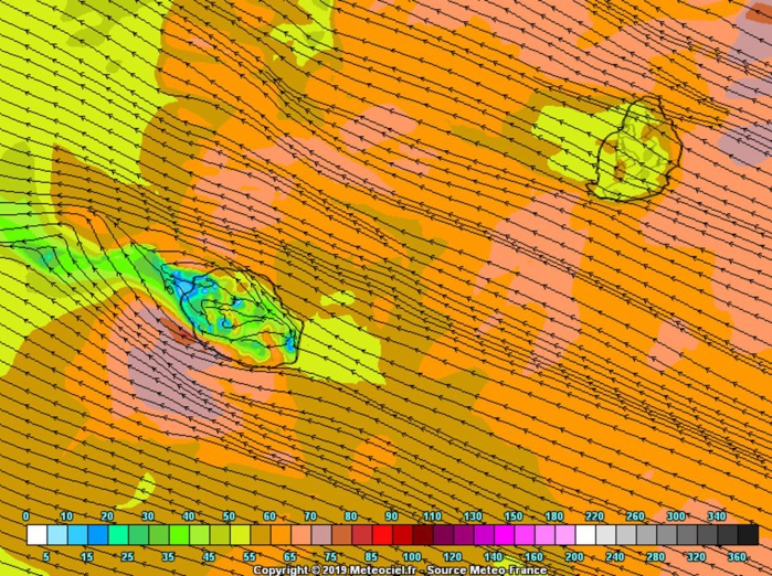 Simulation du modèle Arome pour Jeudi après midi qui montre un alizé vigoureux avec des rafales de 80km/h voire un peu plus dans le voisinage immédiat des Iles Soeurs. METEO FRANCE