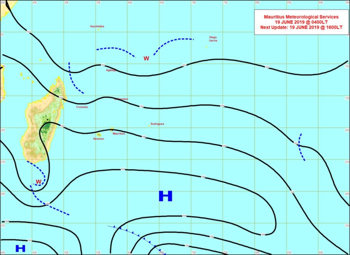 Analyse de la situation de surface ce matin. L'anticyclone(H) actuellement loin au sud de MADA se rapproche de nos régions. Les vents vont se renforcer à partir de demain. MMS Analyse de la situation de surface ce matin. L'anticyclone(H) actuellement loin au sud de MADA se rapproche de nos régions. Les vents vont se renforcer à partir de demain. MMS