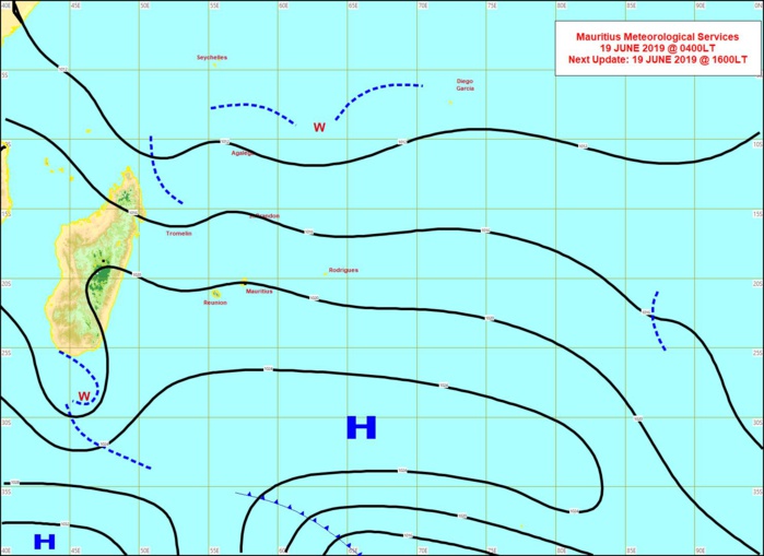 Analyse de la situation de surface ce matin. L'anticyclone(H) actuellement loin au sud de MADA se rapproche de nos régions. Les vents vont se renforcer à partir de demain. MMS