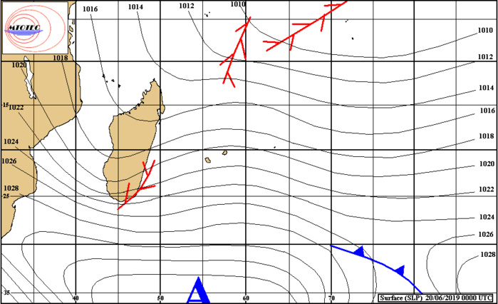 Situation de surface analysée ce matin. L'anticyclone de 1040hpa est positionné au sud de nos îles. Au nord près des Seychelles et d'Agaléga des conditions instables voire orageuses sont encore observées en ce mois de Juin. MTOTEC