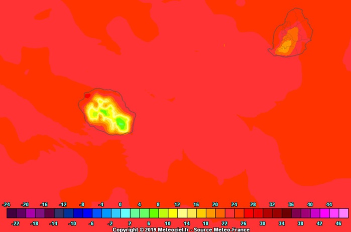 Températures simulées par Arome pour 15heures cet après midi. Les plus chaudes sur le Nord-Ouest et l'Ouest alors que le volcan peine à obtenir 10°. METEO FRANCE Températures simulées par Arome pour 15heures cet après midi. Les plus chaudes sur le Nord-Ouest et l'Ouest alors que le volcan peine à obtenir 10°. METEO FRANCE