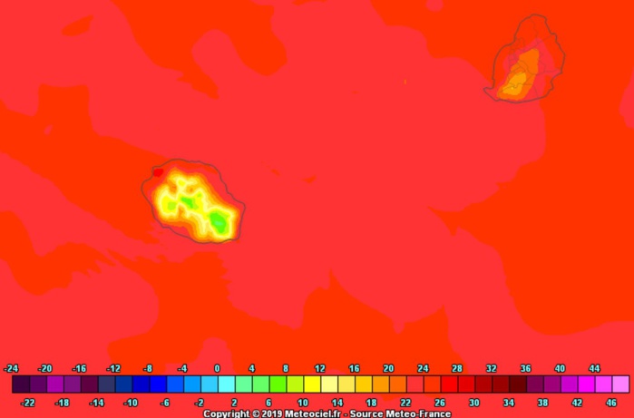 Températures simulées par Arome pour 15heures cet après midi. Les plus chaudes sur le Nord-Ouest et l'Ouest alors que le volcan peine à obtenir 10°. METEO FRANCE