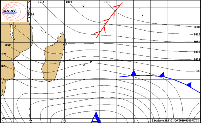 Analyse de la situation de surface ce matin. L'anticyclone domine sur notre région. Néanmoins forte instabilité pour la saison à Agaléga avec 48mm ces dernières 24heures. MMS