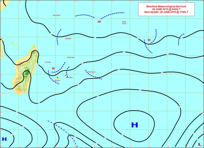 Analyse à 4heures ce matin. Plusieurs lignes d'instabilité(en pointillé) sont dans le voisinage des Iles Soeurs. L'anticyclone(H) loin au Sud-Est est en retrait mais un nouvel anticyclone se rapproche graduellement de notre région par le Sud-Ouest. MMS