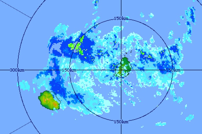 12h51: le radar de Trou Aux Cerfs montre que le risque pluvieux est à nouveau à la hausse pour les deux îles cet après midi. MMS