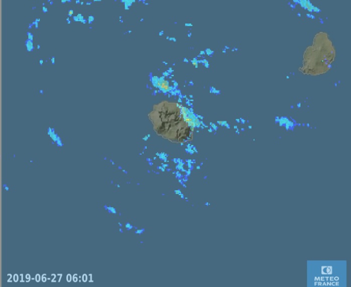 Image radar: 6h01: des bandes pluvieuses touchent encore l'Est et le Nord-Est. METEO FRANCE