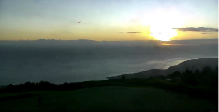 17h46: on admire le coucher du soleil depuis les Colimaçons. METEO REUNION