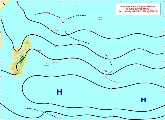 Analyse de la situation de surface cet après midi. L'alizé commencera à faiblir de manière significative Mercredi avec le retrait des hautes pressions(H). MMS Analyse de la situation de surface cet après midi. L'alizé commencera à faiblir de manière significative Mercredi avec le retrait des hautes pressions(H). MMS