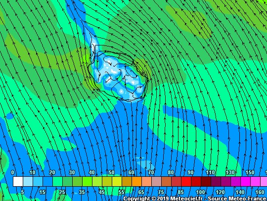 Retour d'un vent modéré(jaune) de Sud ou de Sud-Est sur les plages de l'Ouest et vers Sainte Rose/Saint Benoît. Arome. METEO FRANCE