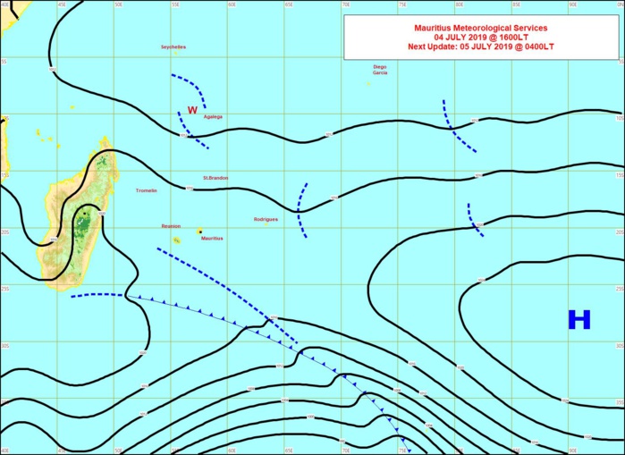 Analyse de la situation de surface cet après midi. La limite frontale est dans le voisinage Sud-Ouest de la REUNION. Un peu d'instabilité prévue pour RODRIGUES et AGALEGA. MMS