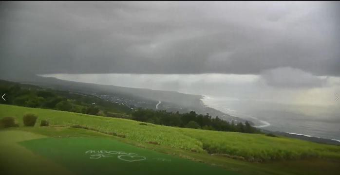 17h15: averses vers Colimaçons qui atteignent la région de Saint Leu en cette fin d'après midi. METEO REUNION