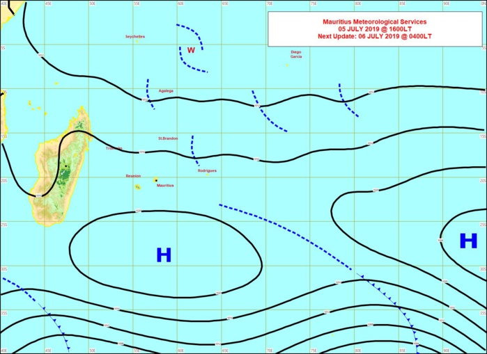 Analyse de la situation de surface cet après midi. L'anticyclone de 1022hpa n'est pas puissant et de ce fait les vents sont faibles à modérés sur notre zone. MMS