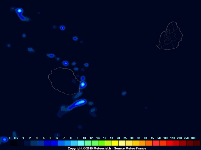 Une faible ligne d'instabilité devrait apporter un peu d'humidité sur les régions Est et Nord de la REUNION ce soir et la nuit prochaine. Arome. METEO FRANCE Une faible ligne d'instabilité devrait apporter un peu d'humidité sur les régions Est et Nord de la REUNION ce soir et la nuit prochaine. Arome. METEO FRANCE