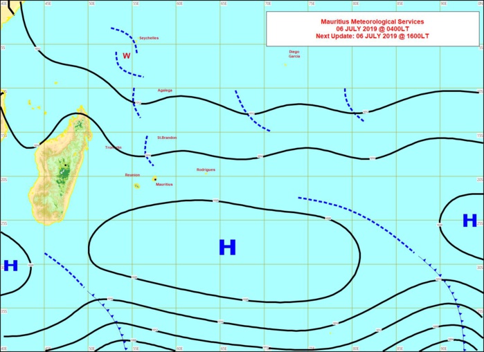 Analyse de la situation de surface ce matin. Une petite ligne d'instabilité(pointillés) s'approche des côtes Nord-Est de la REUNION. MMS Analyse de la situation de surface ce matin. Une petite ligne d'instabilité(pointillés) s'approche des côtes Nord-Est de la REUNION. MMS