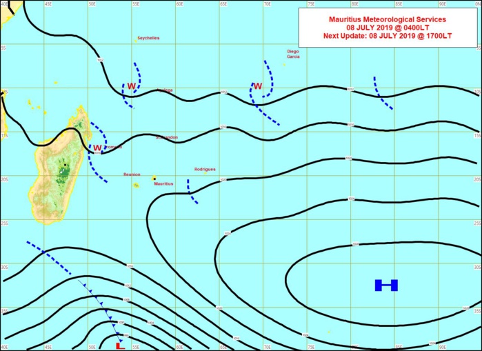 Analyse de la situation de surface ce matin. Les vents sont faibles sur les Iles Soeurs. Un système frontal évolue au sud de MADA. MMS