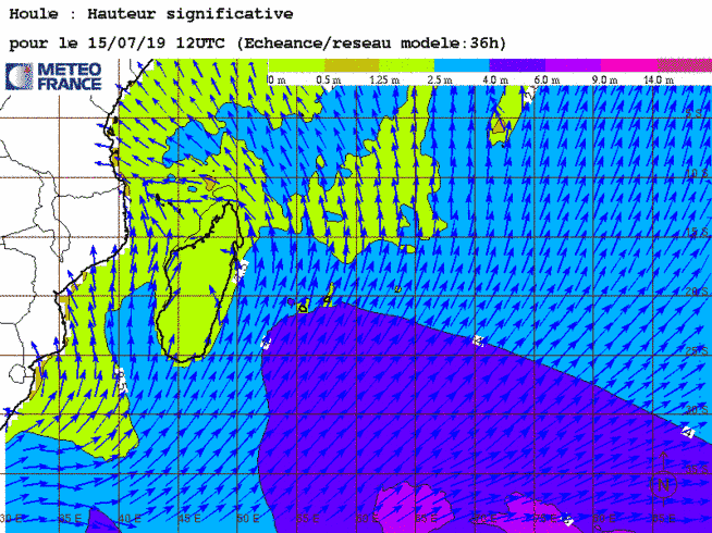 La mer redevient très forte Lundi avec l'arrivée d'un nouveau train de houle avec des vagues de 4 à 5mètres à MAURICE et à RODRIGUES. Arome. METEO FRANCE