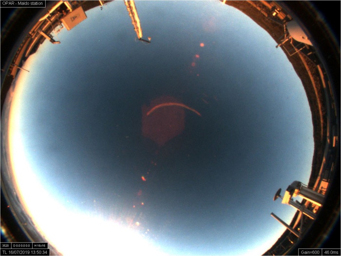 17h50: le ciel du Maïdo est dégagé. 17h50: le ciel du Maïdo est dégagé.