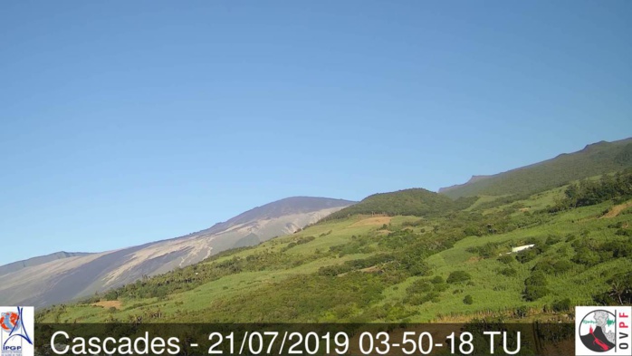 7h50: même les versants Est du volcan sont complètement dégagés ce matin. METEO REUNION