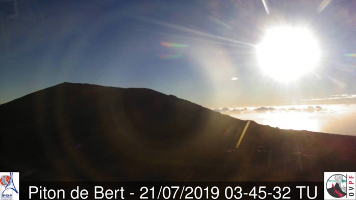07h45: le volcan retrouve enfin un franc soleil aujourd'hui. METEO REUNION