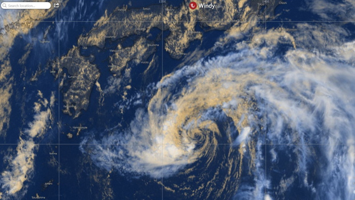 26/03UTC. EXPOSED CENTER WITH LIMITED DEEP CONVECTION